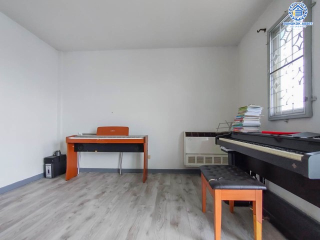 ทาวน์เฮ้าส์มือสองย่านนนทบุรี ม.ศุภาลัยวิลล์ รัตนาธิเบศร์ หลังมุม! บนเนื้อที่ 31.1 ตร.ว. ฟังก์ชัน 4 ห้องนอน 3 ห้องน้ำ 2 ที่จอดรถ บ้านสวยทำเลดั่งทอง แถมฟรี! 4 เครื่องปรับอากาศ 1 เครื่องทำน้ำอุ่น ใกล้รถไฟฟ้าสายสีม่วง "สถานีศูนย์ราชการนนทบุรี" และทางด่วน "งามวงศ์วาน" จองเลยตอนนี้